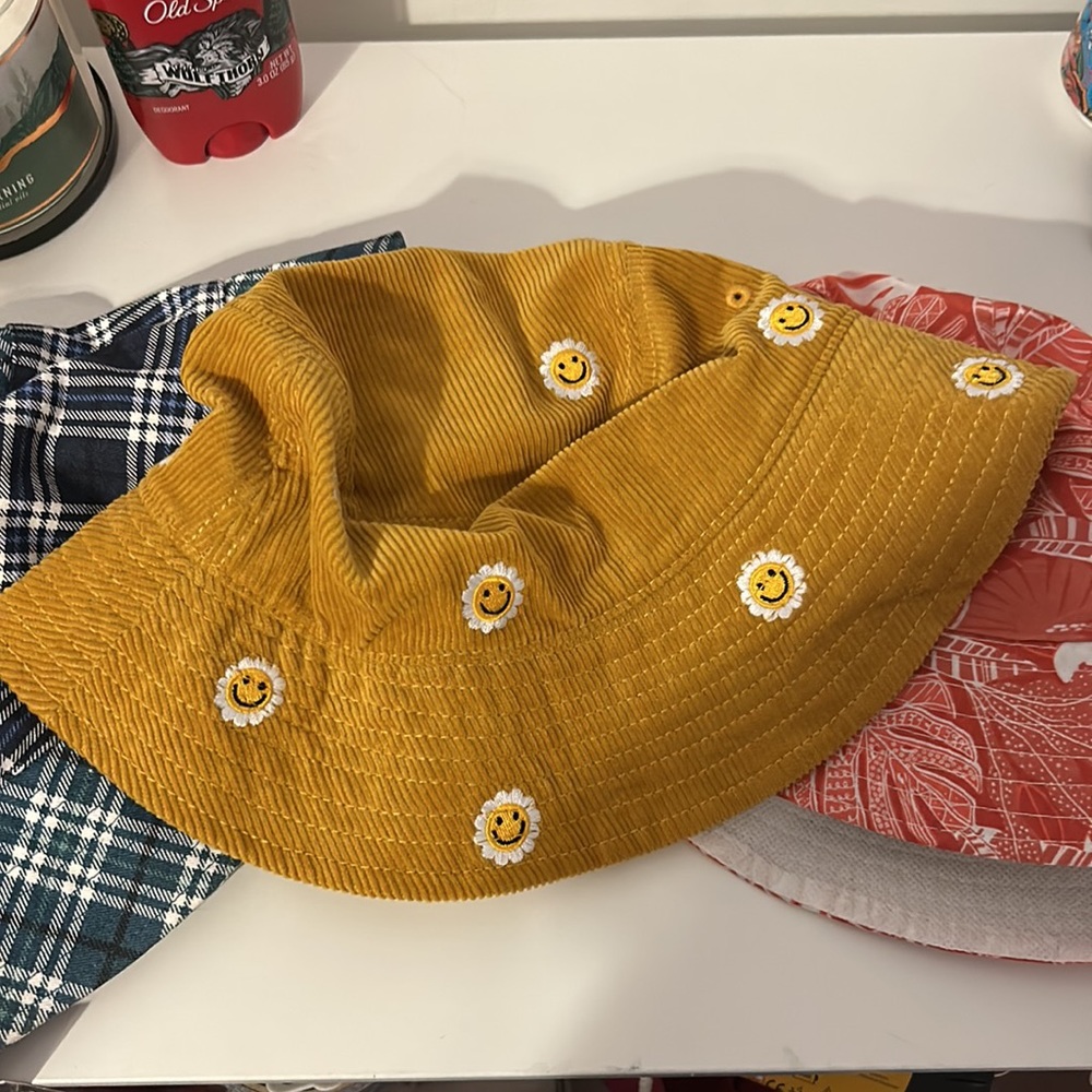 BUCKET HATS - Picture 5 of 5